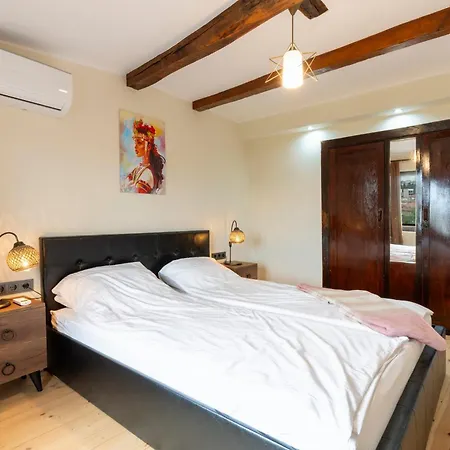 Bobevata - Floor 2 - Stunning View Old Town Апартаменты *
